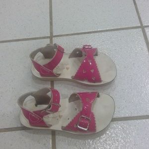 saltwater sandals wide feet